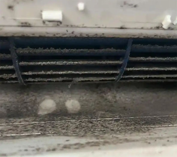 秦皇岛空调吹的风有股烧焦味是怎么回事